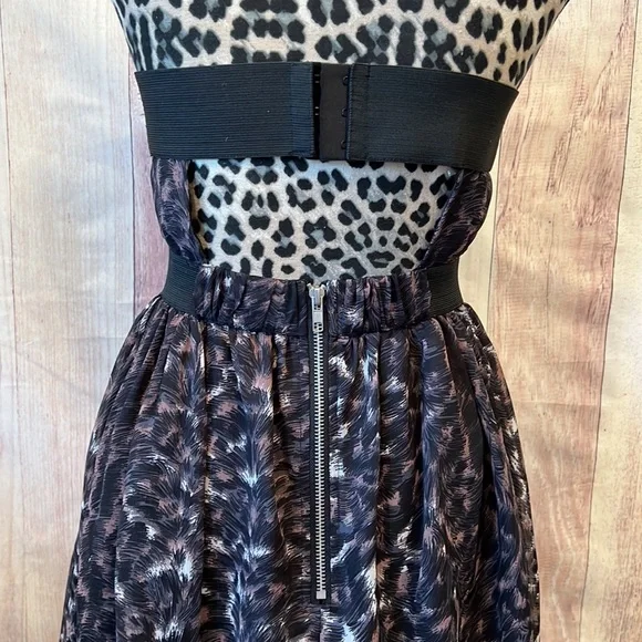 Fun mini dress perfect for date night - Picture 2 of 2